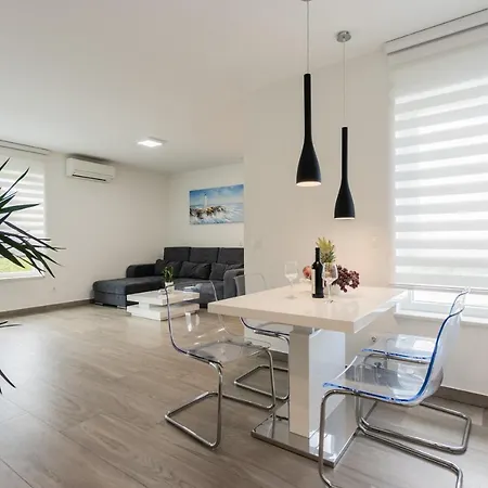 New Modern Apartment 