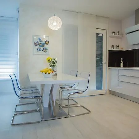 New Modern Apartment 